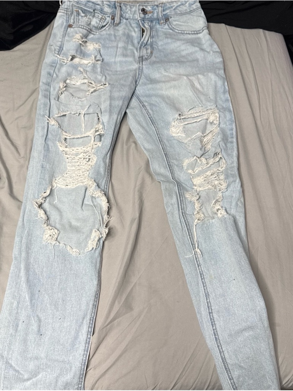 Light Wash Distressed Women's Jeans - Casual Ripped Skinny Mom Jeans